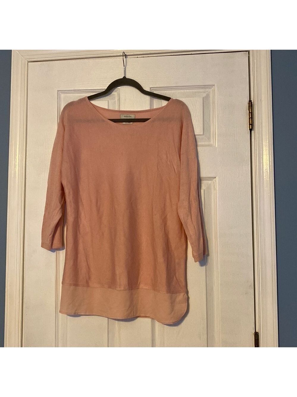 Van Heusen womens sweater; size medium